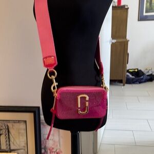 Marc Jacobs Vibrant Pink Crossbody Bag pink "snapshot", glitter